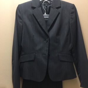 Antonio Melani Two Piece Suit / Sweater